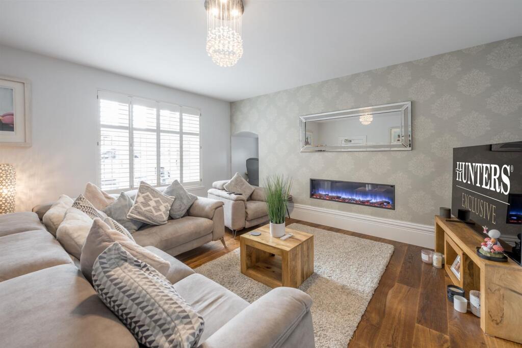 Broadfield House, Kingswinford, DY6 9NS photo 3