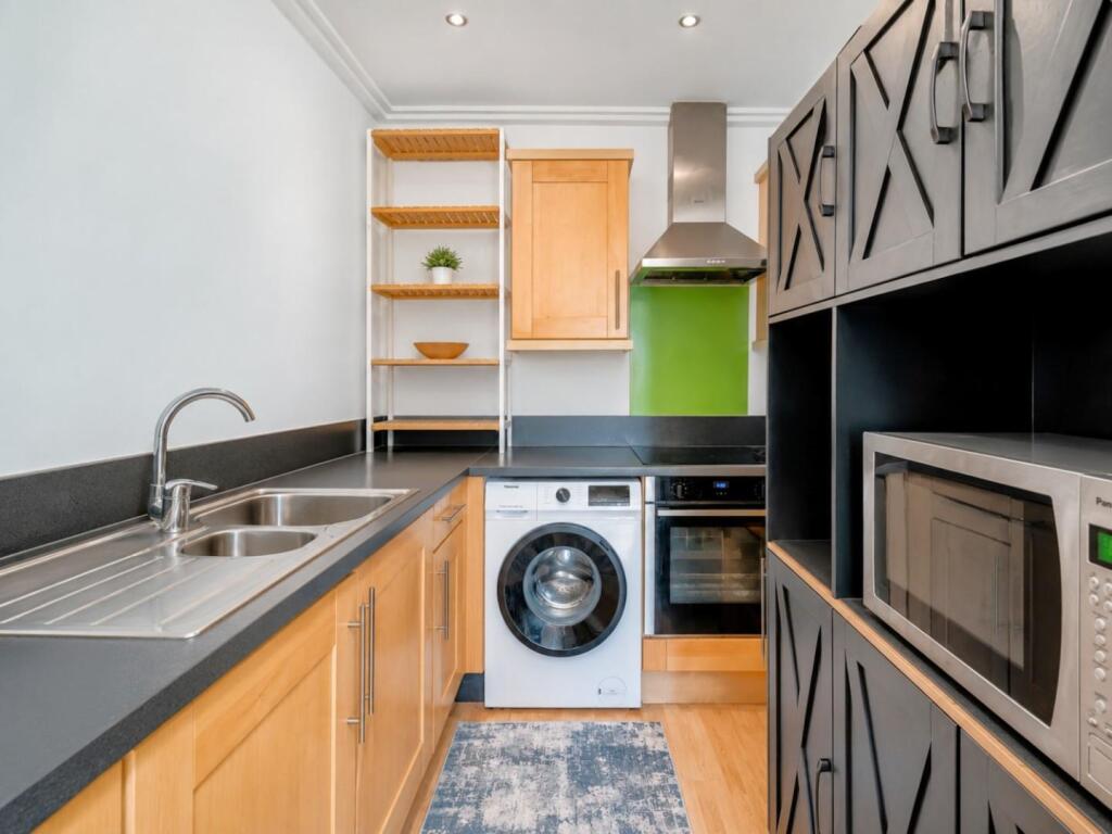 Apartment in London - More