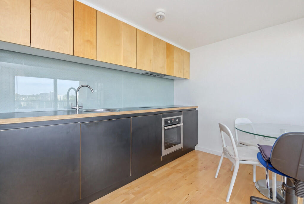Saxton, The Avenue - View 6