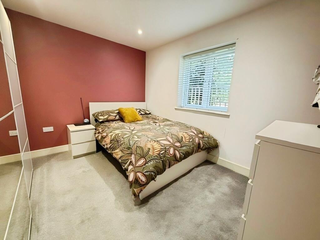 Apartment in Slough - More