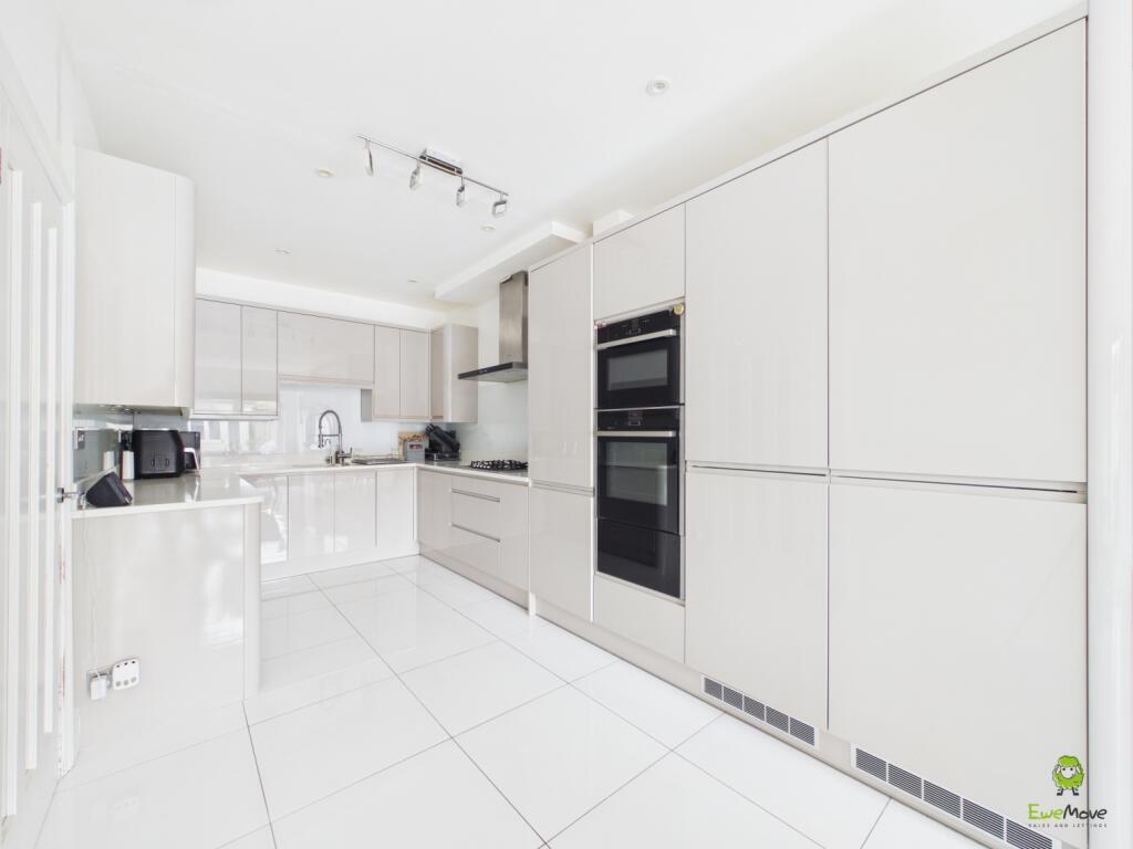 House in London - View 2