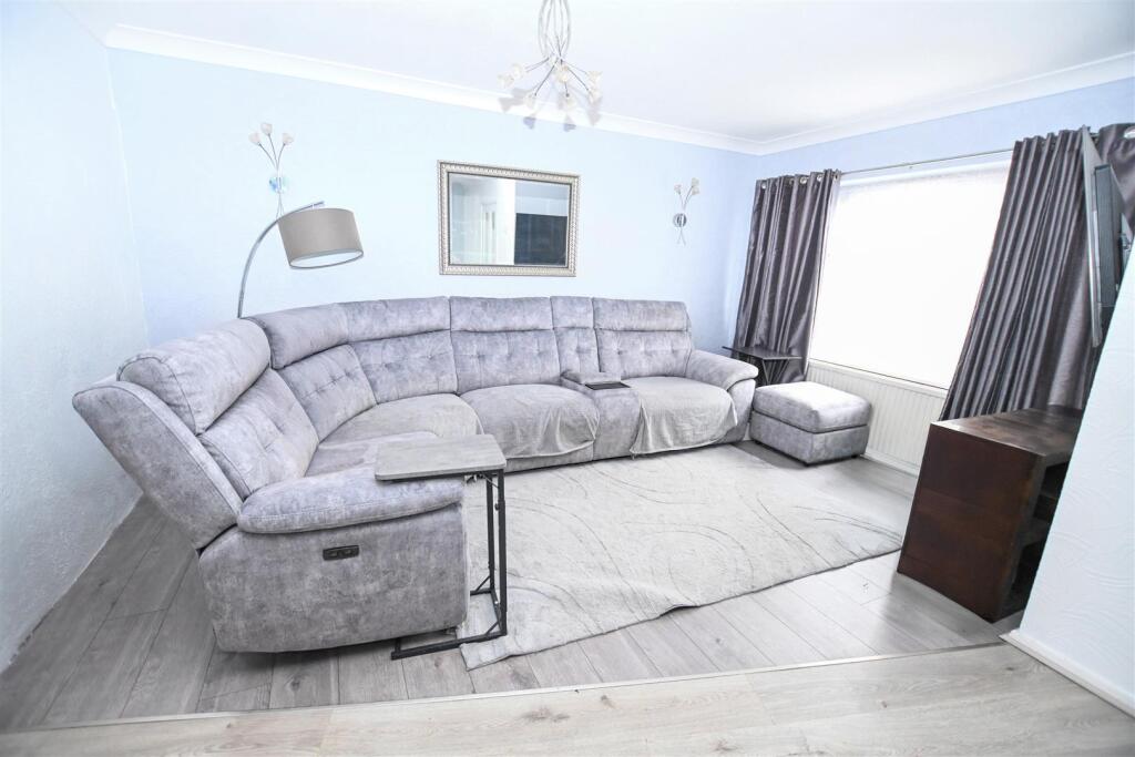 House in Castle Point, Canvey Island - View 4