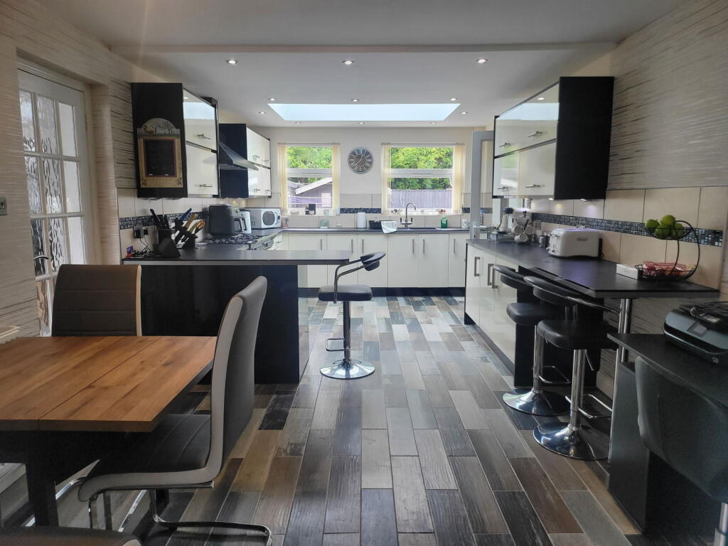 19, Wilton Avenue photo 2