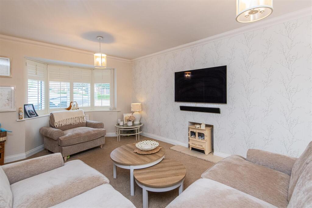 Thurston Drive, Kettering photo 4