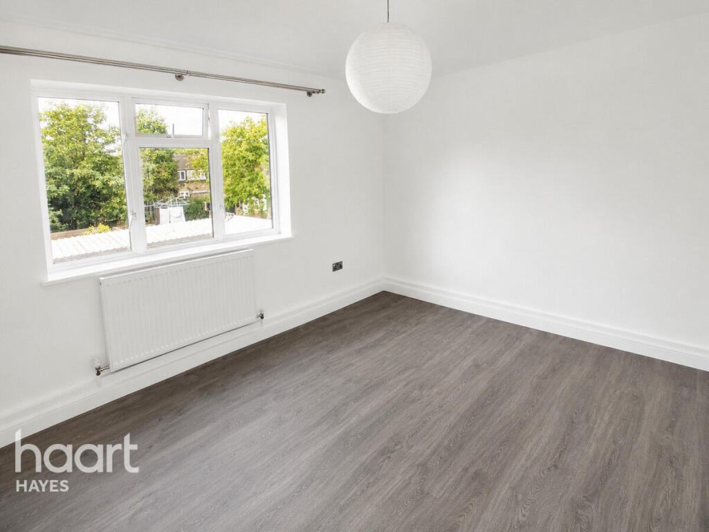 Apartment in Uxbridge, Cowley - View 4