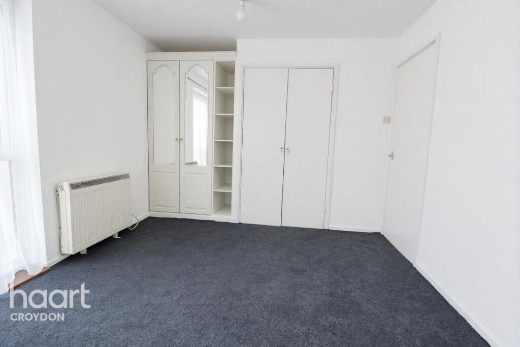 Apartment in Croydon - More