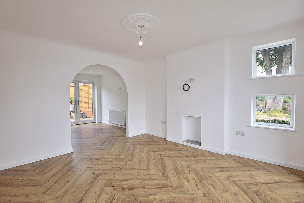 St. Giles Close, Colburn photo 5