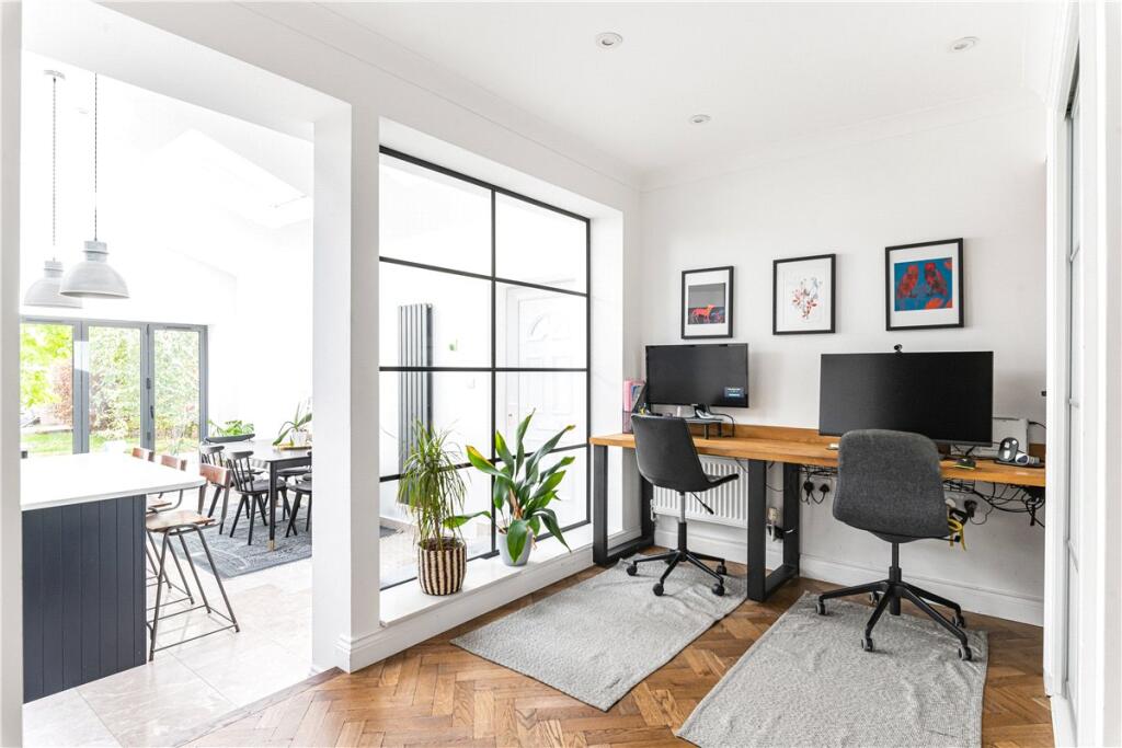 House in Bromley - View 4