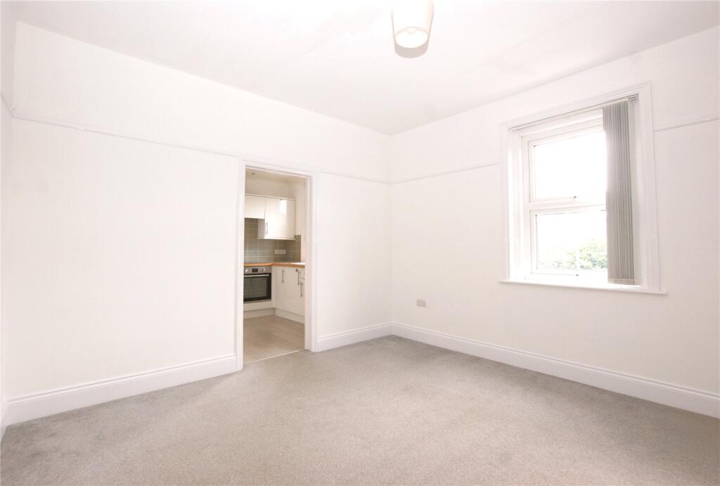 Apartment in Ferndown, Tricketts Cross - View 3