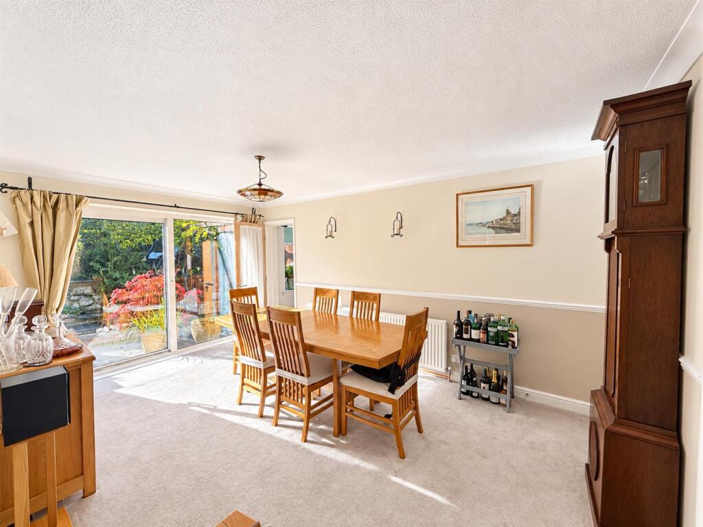 House in Brentwood, Hutton Mount - View 5