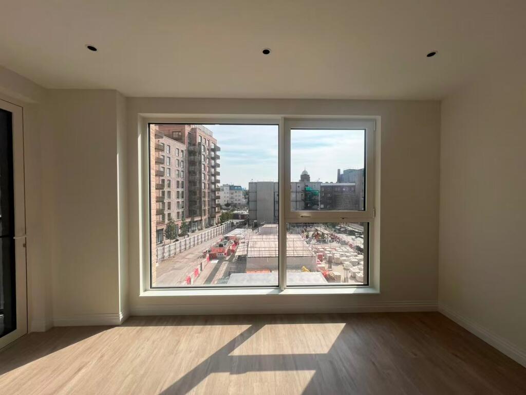 Main image of property: Flat , Gasholder Place, London
