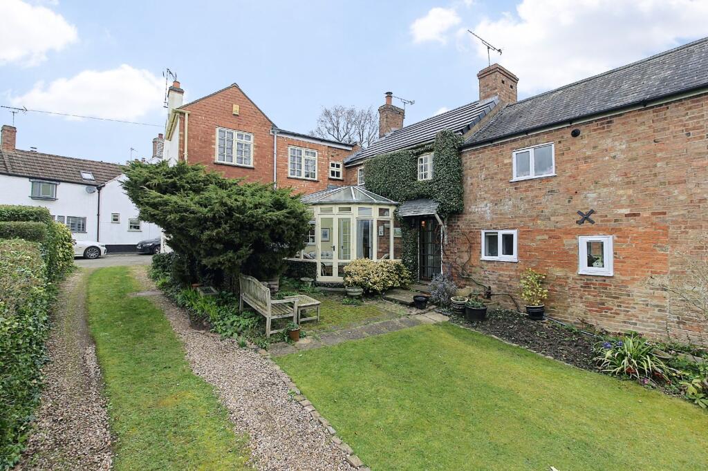 South Close, Arnesby, LE8