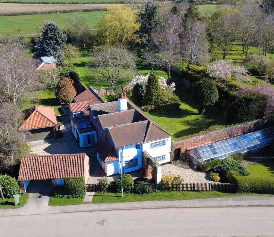 Main image of property: Old Bothie, Broadgate Lane, Kelham, Newark, Notts, NG23 5RZ