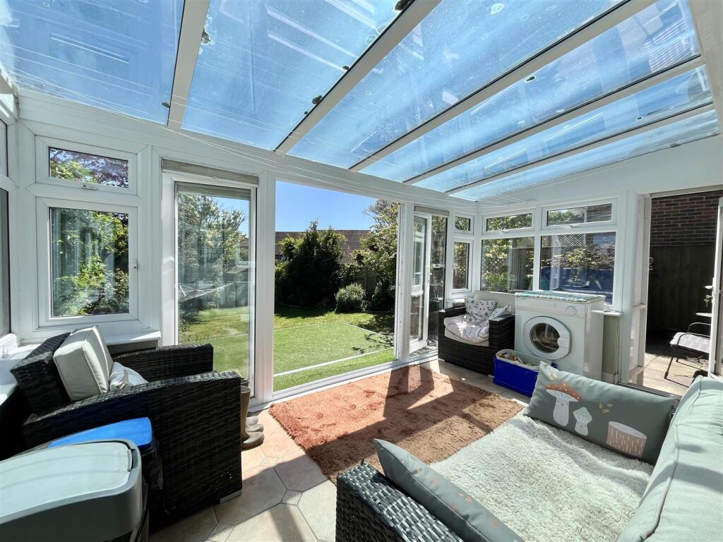 Meadow Way, Fairlight - Fler