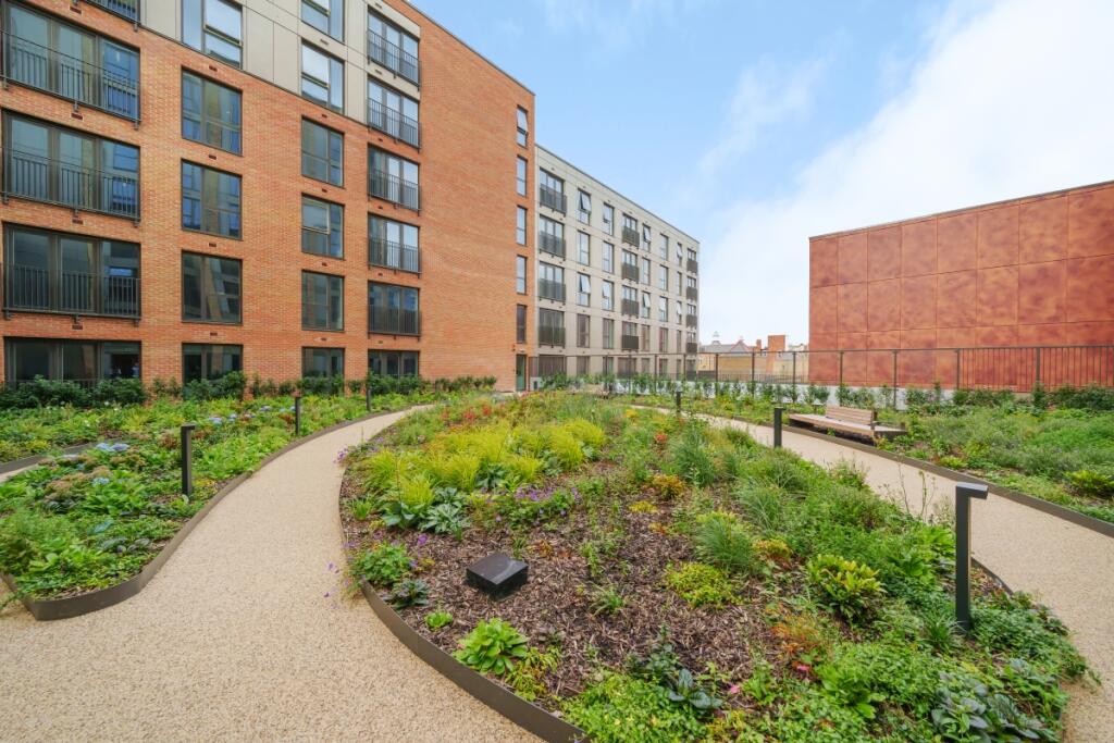 Apartment in Redhill - View 5