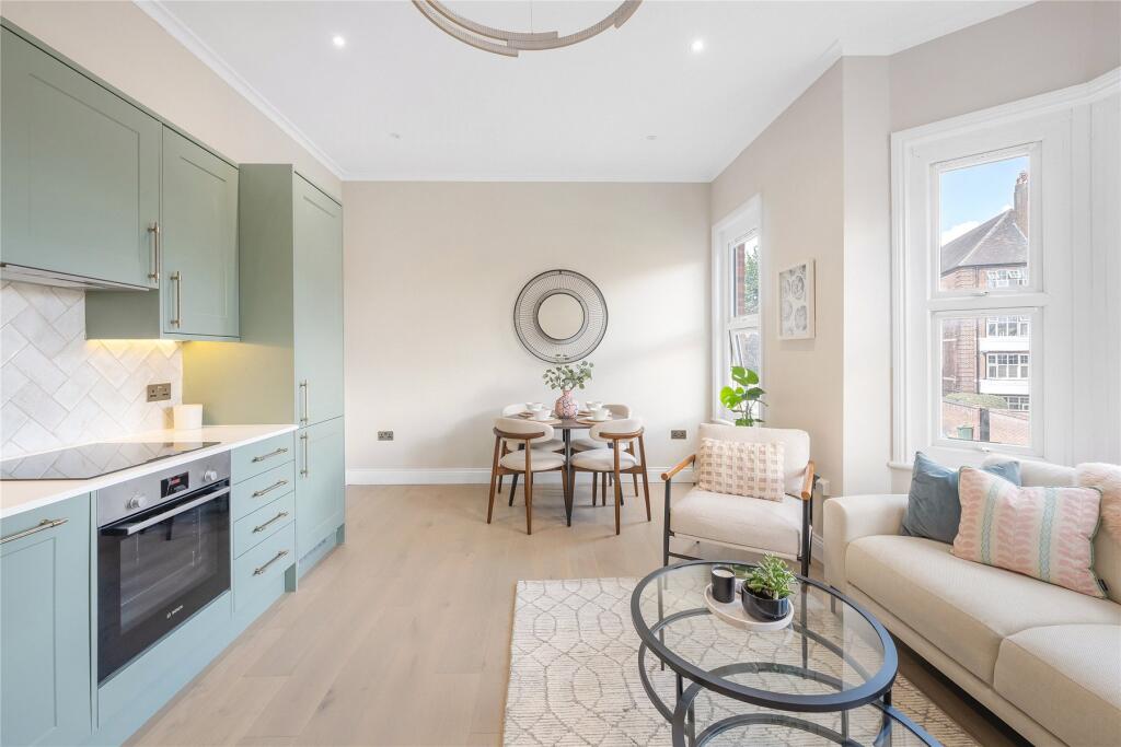 Apartment in London, Blenheim Gardens Estate, Streatham Hill - View 3