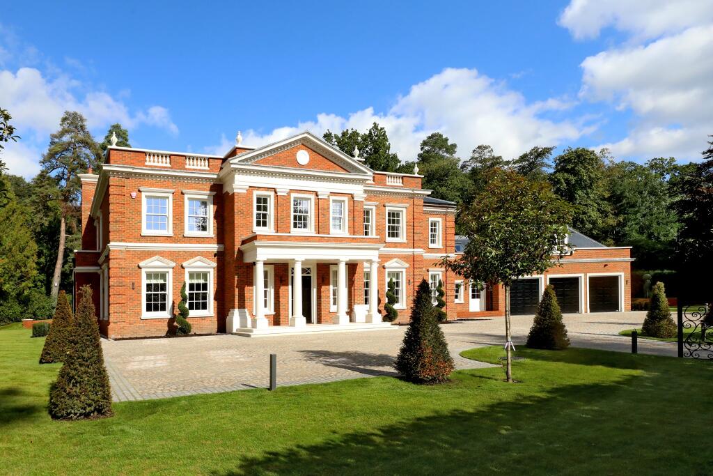 House in Runnymede, Callow Hill - More