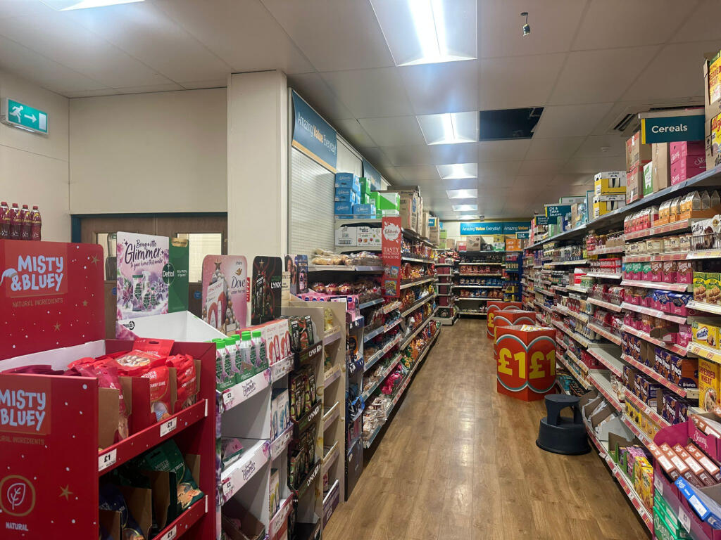 房产图片 4 - Poundland, 18-20 Middle Street, Yeovil, Somerset, BA20