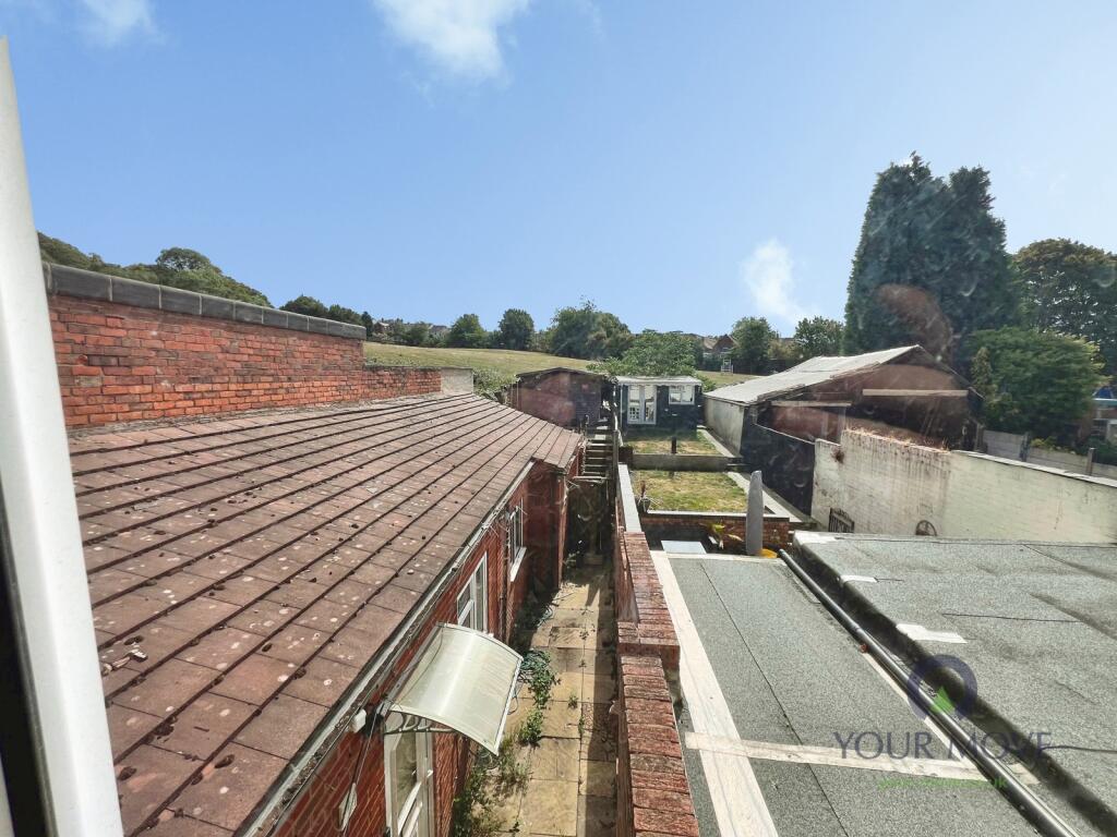 House in Dudley, Gornal Wood, Lower Gornal - More