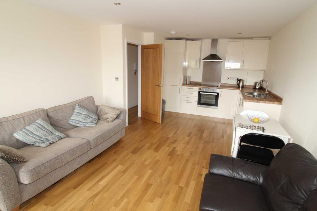 Apartment in Swindon, Old Town, South Swindon - View 3