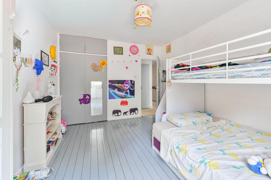 House in London - View 5