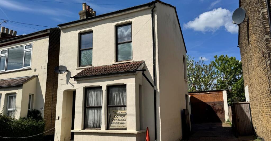 4-bed detached on 67 St. Anns Road, Southend-on-Sea, Essex, SS2 5AT, £335,000