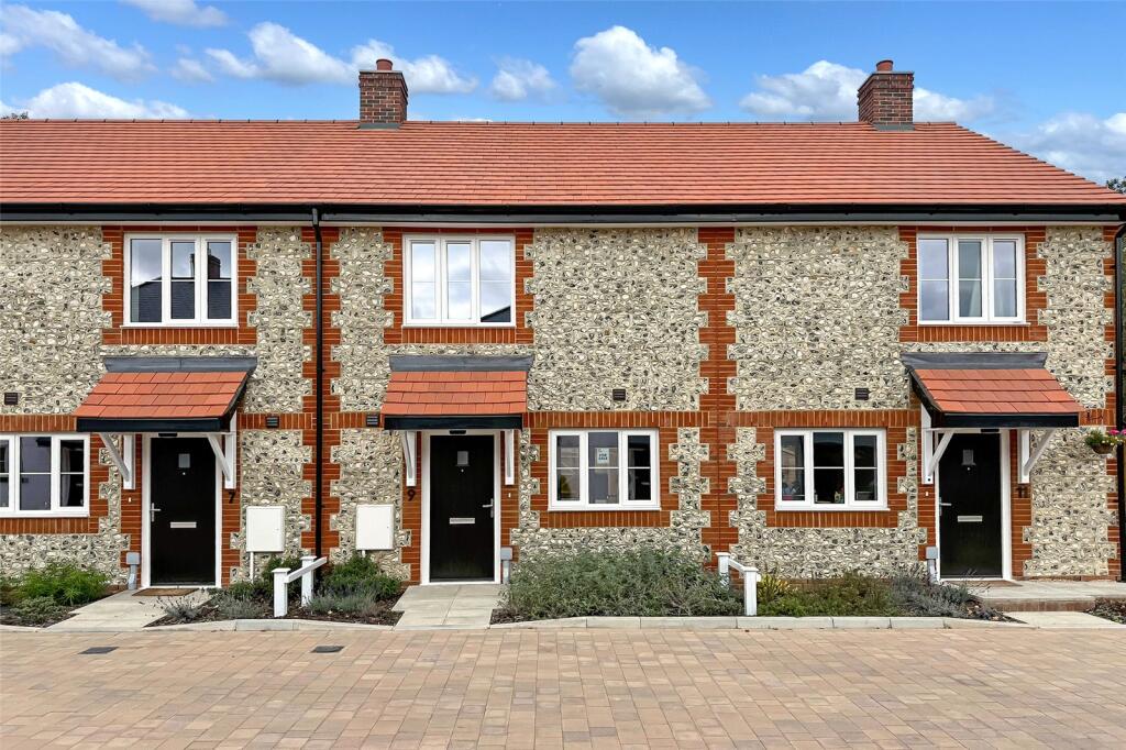 2-bed semi-detached on Hidcote Lane, Angmering, West Sussex, £350,000
