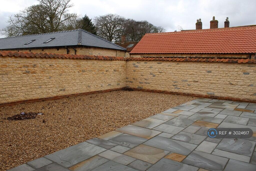 House in Lincoln - View 2