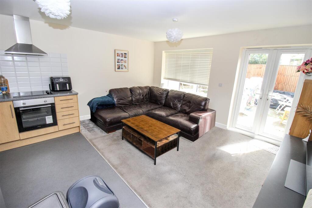 Apartment in Southend-on-Sea - View 2