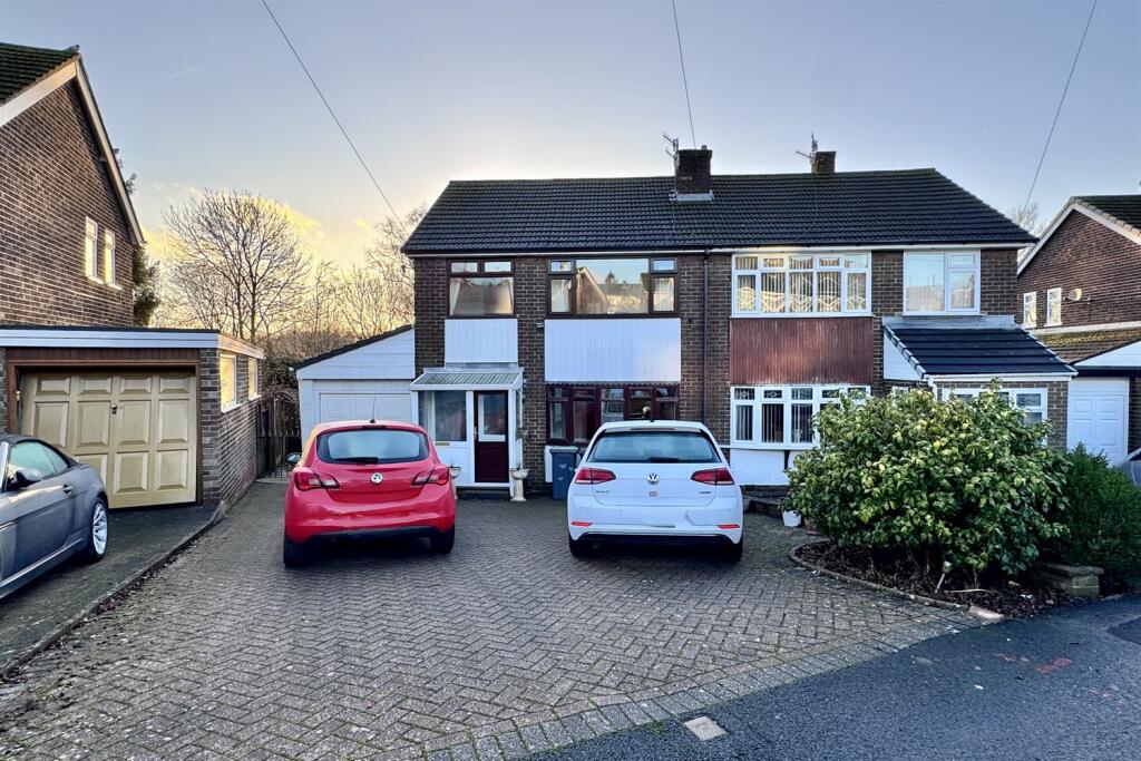 Main image of property: Oakfield Road, Hadfield, Glossop