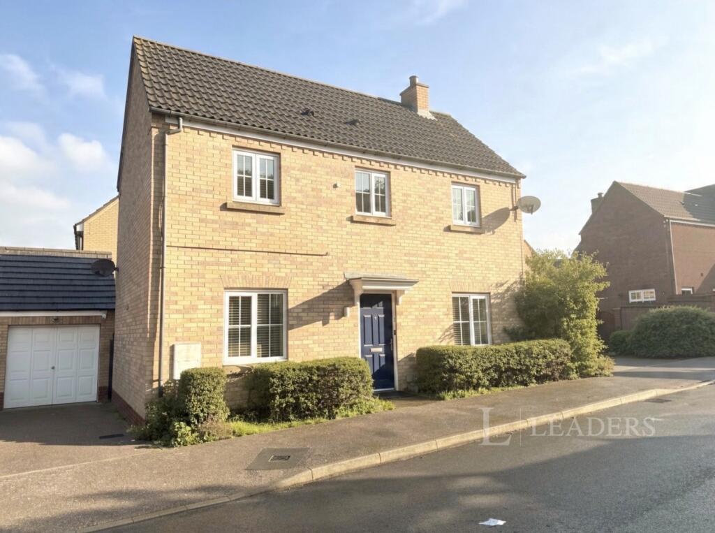 3-bed detached on Parish Close, Bedford, Bedfordshire, £375,000