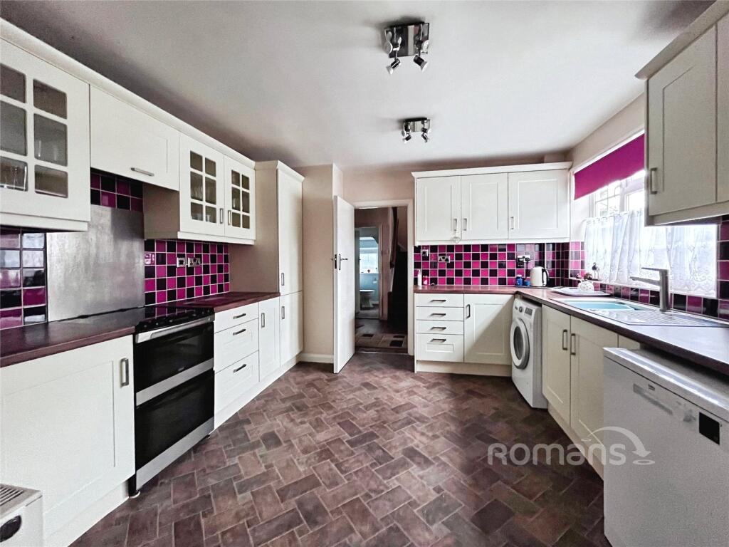Boundary Road, Farnborough, Hampshire photo 3