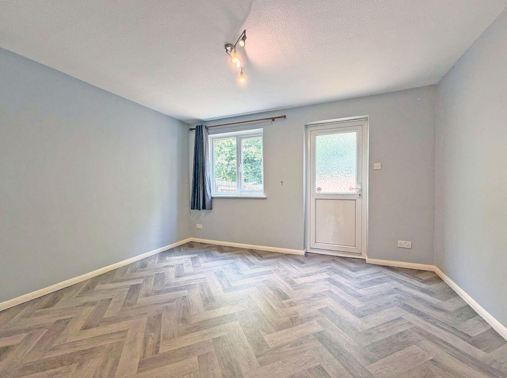 48, Rosewell Close, Honiton photo 4