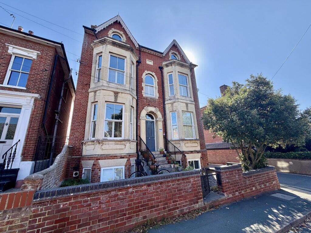 Main image of property: Flat 6, Jolly House, 128 High Street, Wivenhoe, Colchester, Essex CO7 9AF