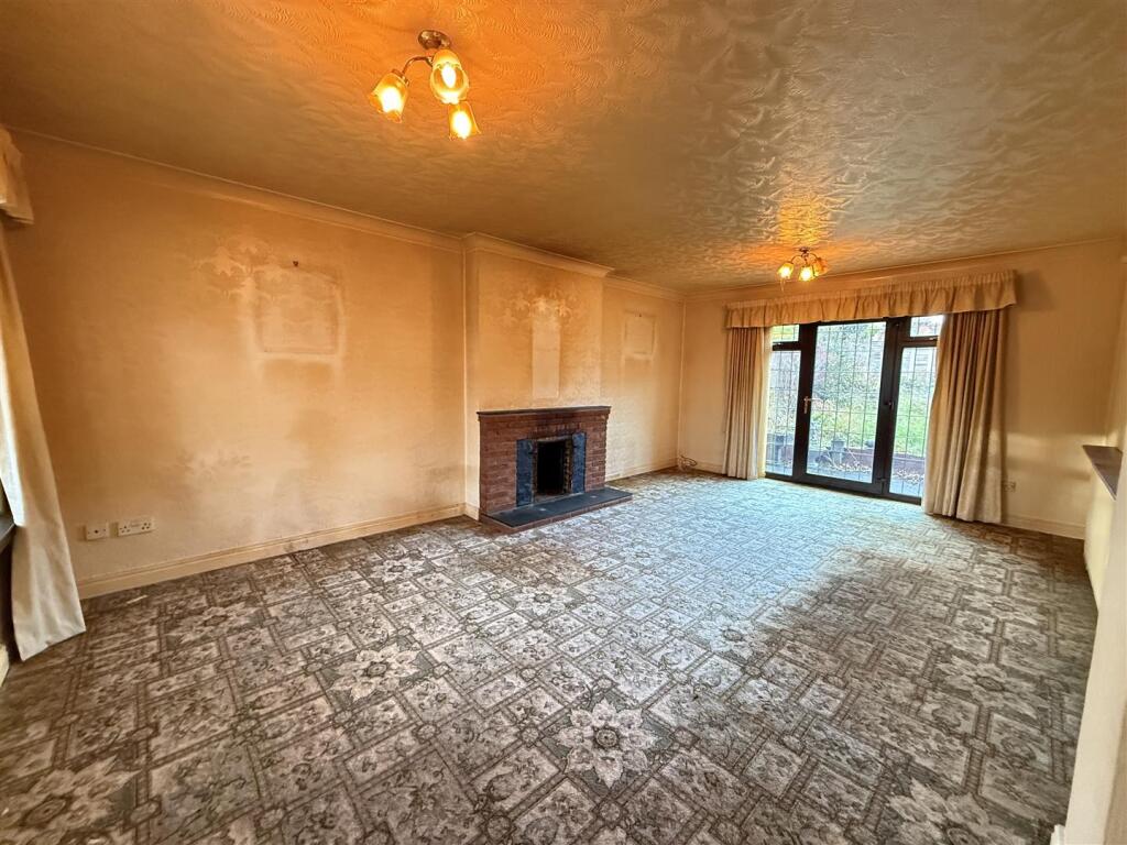 Longleat Drive, Dudley photo 2