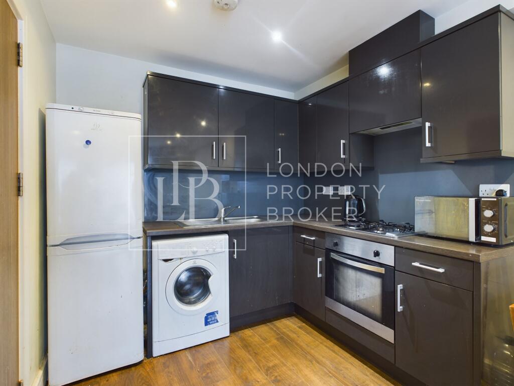 Main image of property: Umberston Street, Suntash Apartments, E1