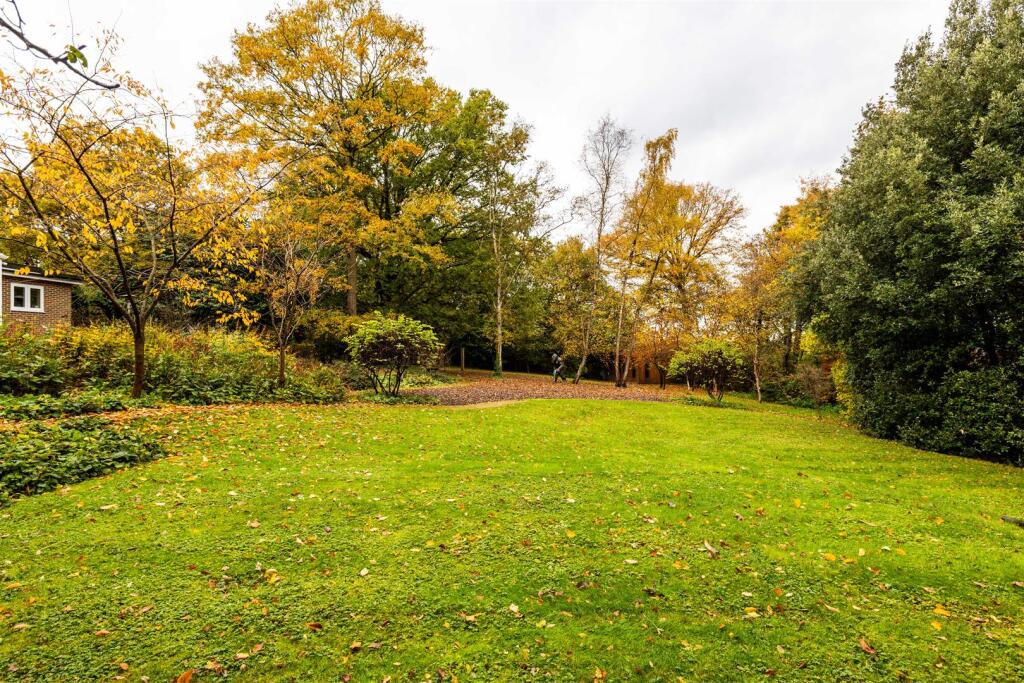 House in Reigate and Banstead, Meadvale - View 4