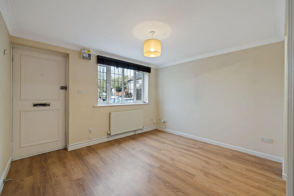 Apartment in Chichester, Tangmere - View 3