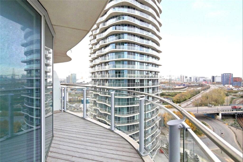 Hoola, 3 Tidal Basin Road, London, E16 photo 4