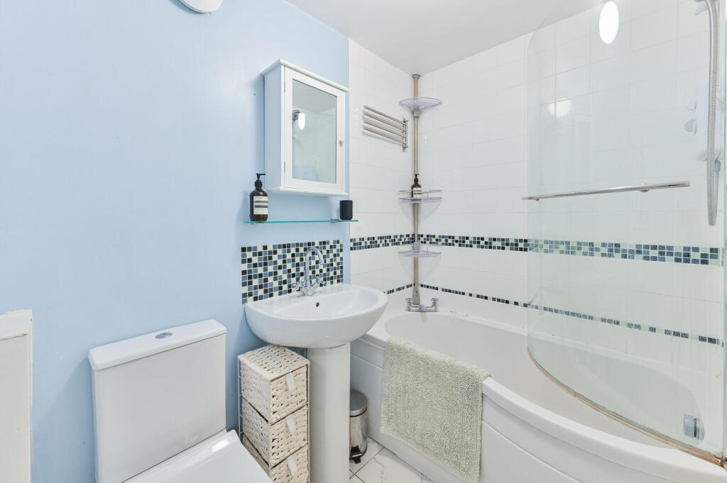 Apartment in London, Royal Borough of Greenwich - More