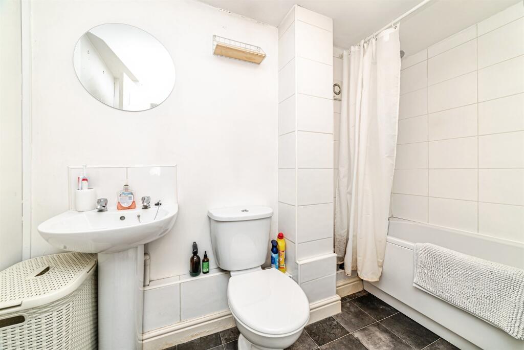 Apartment in Basingstoke and Deane, Basingstoke - More