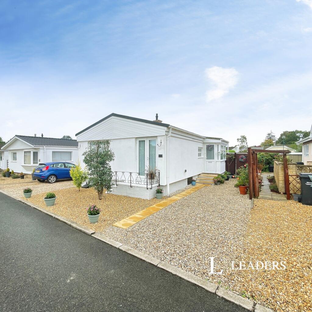 2-bed caravan on Badgers Lane, Broadway Park, Worcestershire, £165,000