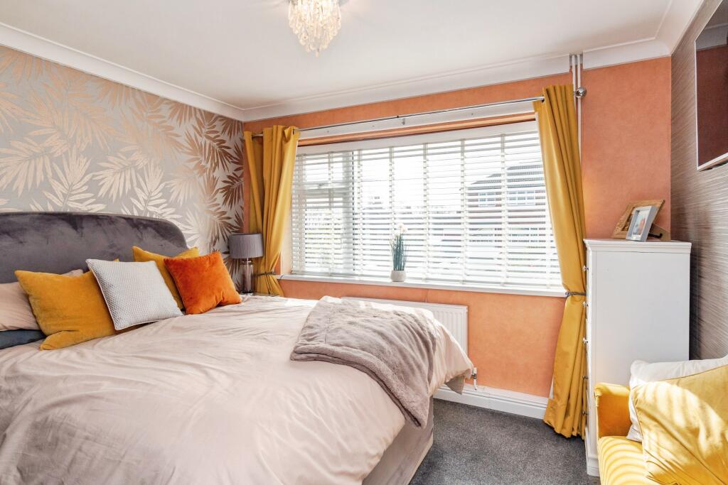 Churchill Drive, Telford, TF2 photo 3