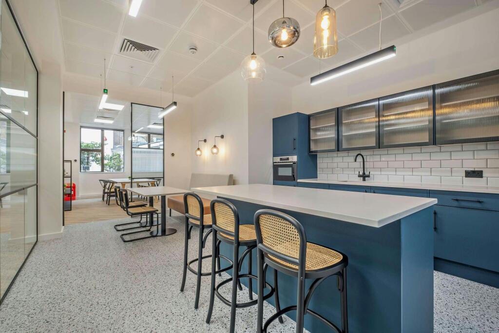 8558429-interior05-800.jpg