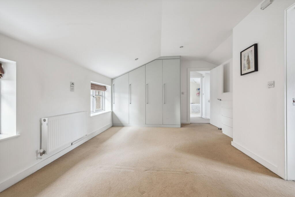 Apartment in Watford, Hertfordshire - More