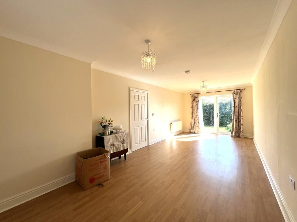 Lime Tree Gardens, Chatteris, Cambs., PE16 6GE photo 4