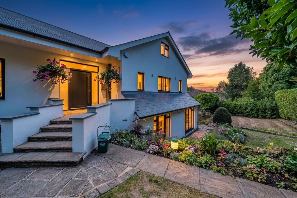 House in Tandridge, Woldingham - View 2