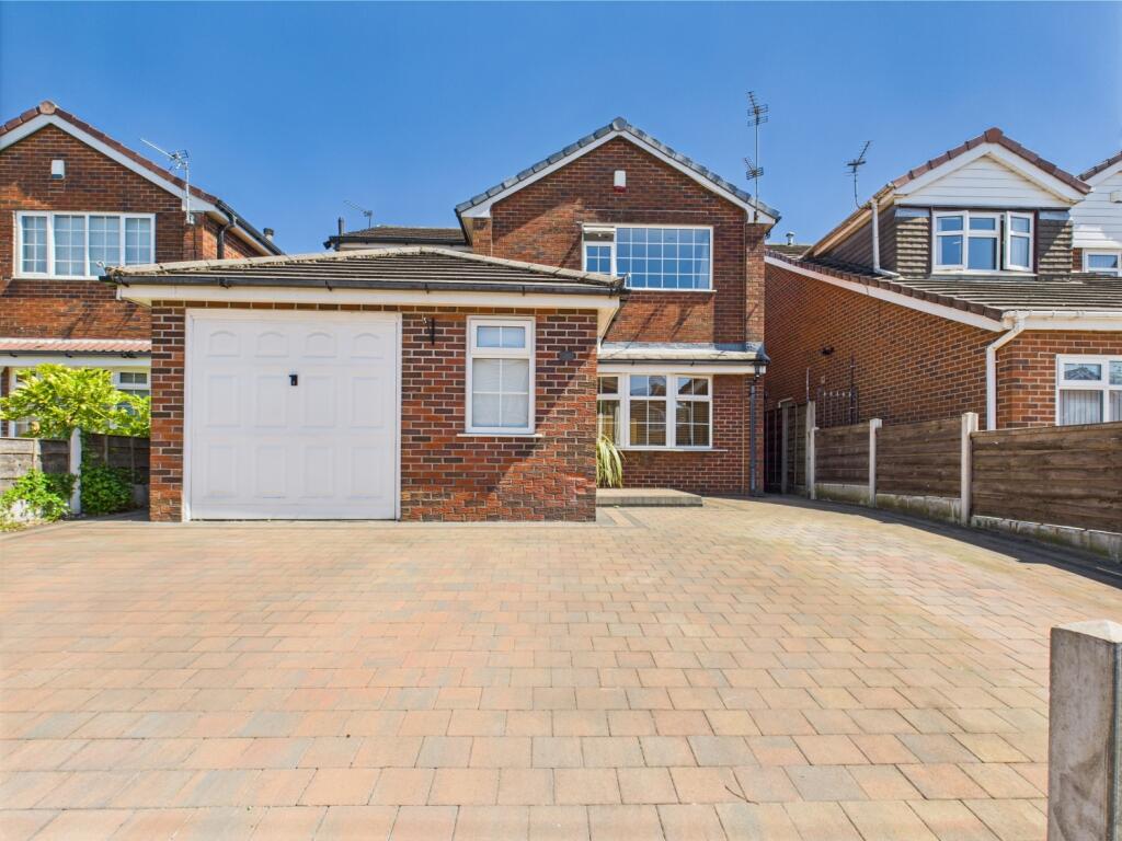 4-bed detached on Glendon Crescent, Ashton-under-Lyne, Lancashire, OL6, £420,000