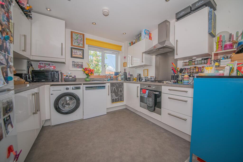 Apartment in Eastleigh, Newtown - View 2