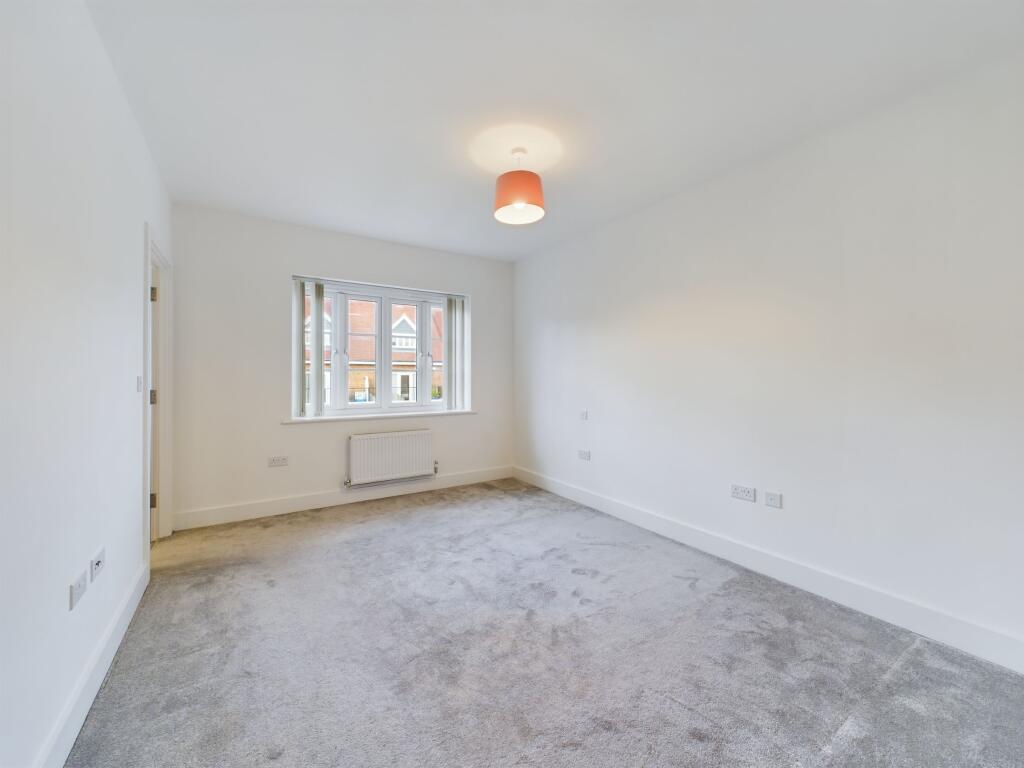 Apartment in Kingston upon Thames - View 3